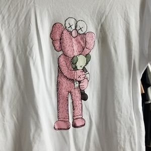 Kaws x uniqlo